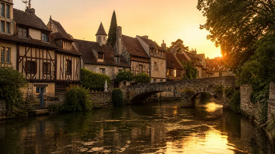 Ambiance romantique inspirée de Semur-en-Auxois et Noyers-sur-Serein avec pont ancien, rivière et maisons médiévales