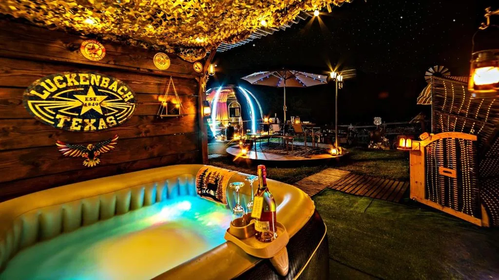 BULLE TEXAS - LUXE et SPA - Vue lac Aiguebelette avec spa ou jacuzzi, Novalaise, Savoie