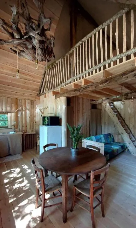 Cabane Salamandre avec spa ou jacuzzi, Saint-Éloy-les-Tuileries, Corrèze