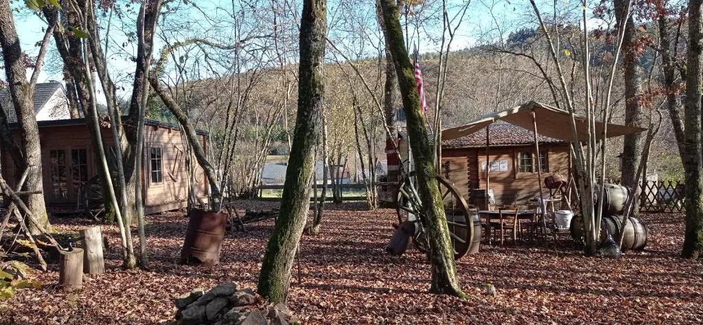 Cabanes Nature Morvan avec spa ou jacuzzi, Blanot, Côte-d'Or