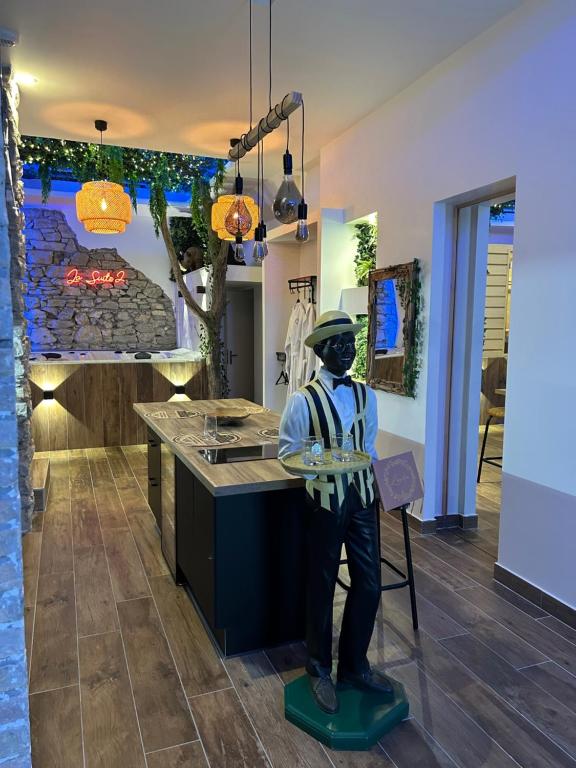 Grenoble LA SUITE 2 spa jaccuzzi et sauna privatif à Isère, Auvergne-Rhône-Alpes