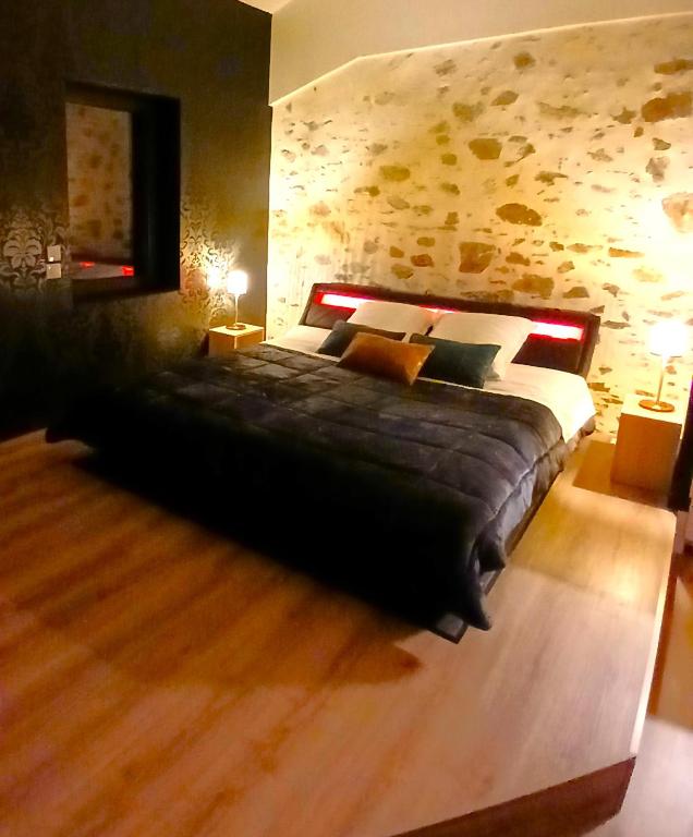 Loveroom La Passionnante Gîte avec Spa privatif en Vendée avec terrasse