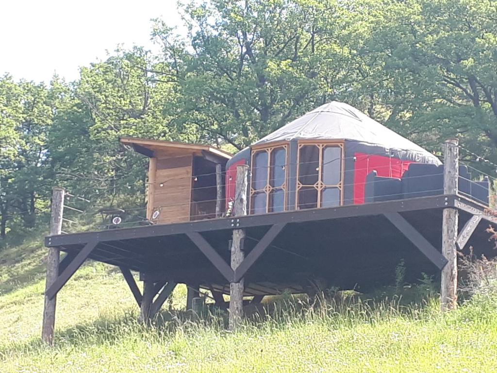 Yourte La Ronde des Banons avec jacuzzi privatif en Provence