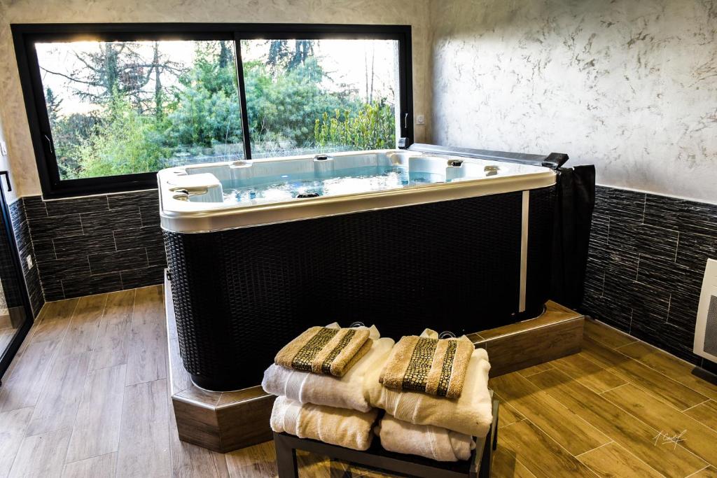 Loveroom Secret de campagne Spa dans le Tarn-et-Garonne avec terrasse