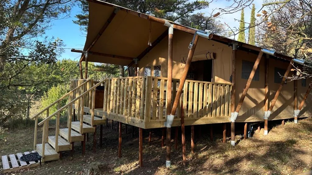 Tente Lodge au Domaine de l'Aven en Occitanie