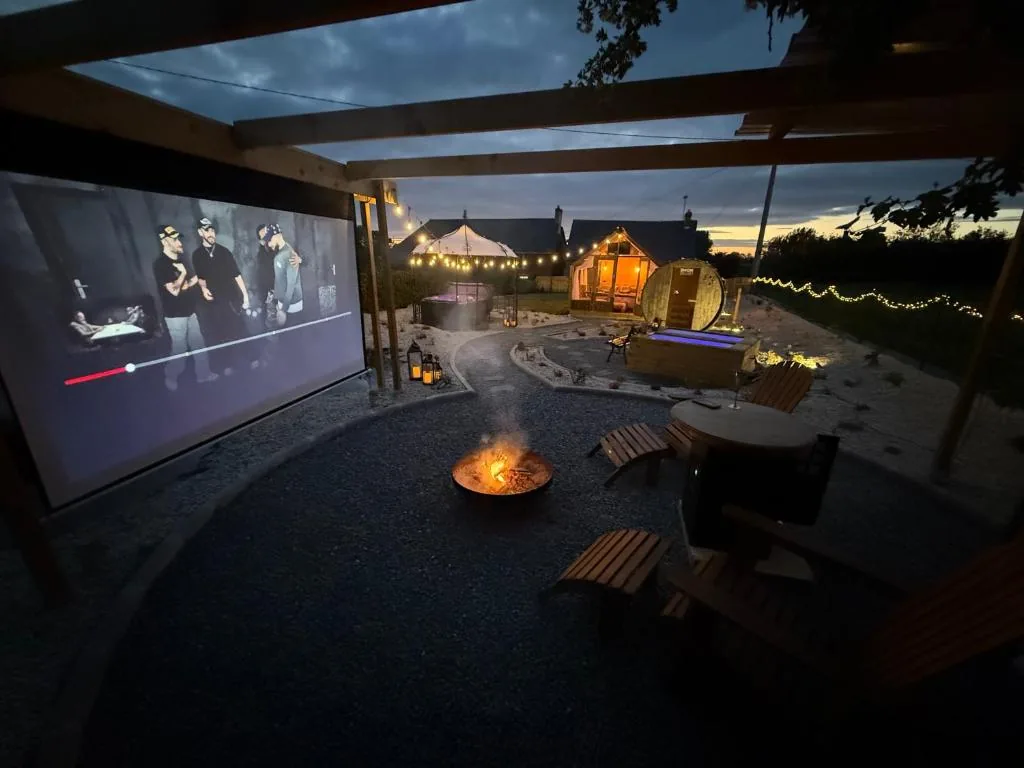 Verrière insolite avec jacuzzi et sauna, loveroom avec espace bien-être en Normandie