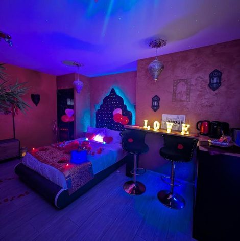 Loveroom 1000 et une Nuit en Vendée avec spa privatif