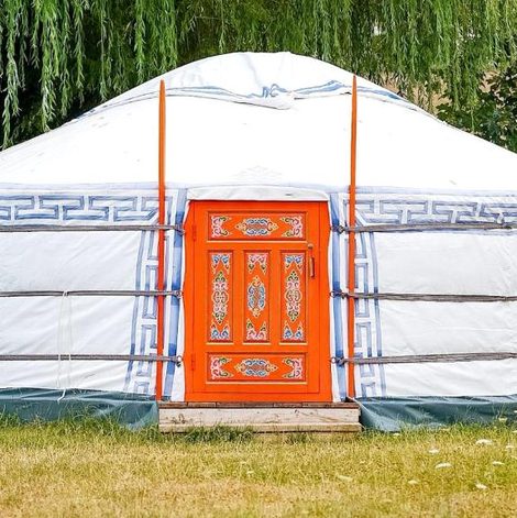 Yourte 2 yourtes mongoles privatisées dans la Loire avec piscine