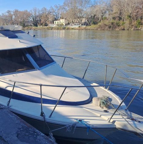 BATEAU à Quai dans le Vaucluse avec terrasse