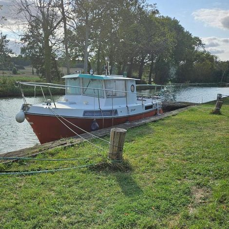 Bateau tinkerbell dans l’Aude avec vue dégagée