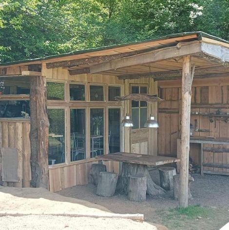Gîte insolite Cabane aux papillons en Corrèze avec terrasse