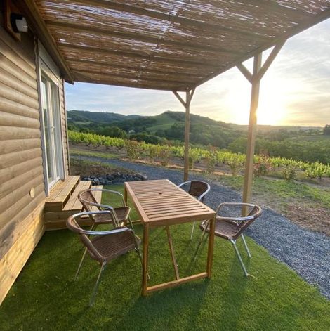 Gîte insolite Cadoles du Domaine de Croifolie dans le Rhône avec terrasse