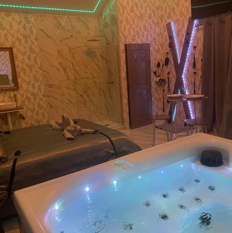Loveroom Désirs d'une nuit - La désirée dans le Calvados avec terrasse