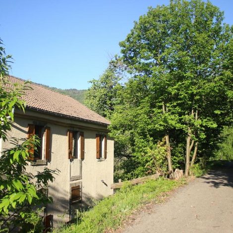Gîte insolite L'école d'autrefois en Lozère avec terrasse