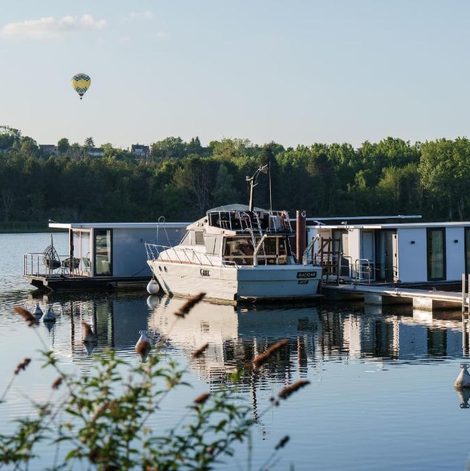 Bateau L'Escale Royale Saint-Martin-la-Garenne Port Ilon dans les Yvelines avec terrasse