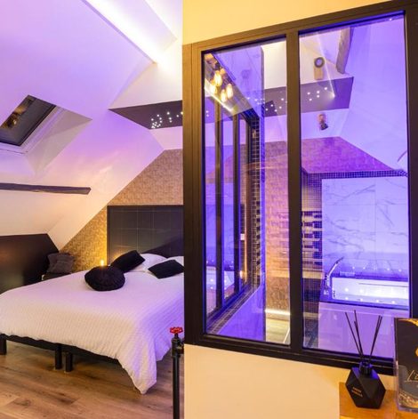 Loveroom L'Intemporel Éclipse Suite Spa Privatif dans le Val-d’Oise