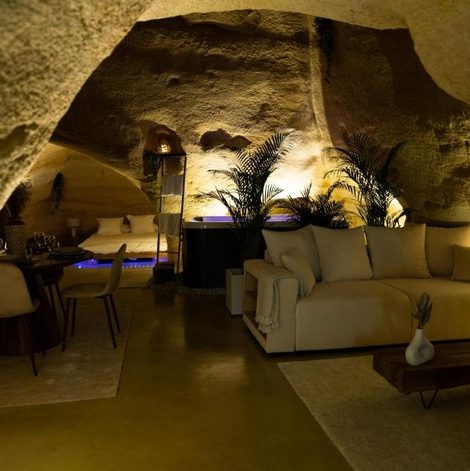 Maison troglodyte La Falaise Perdue en Maine-et-Loire avec terrasse
