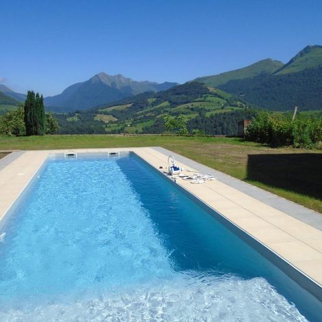 Séjour à la ferme La Ferme aux Sangliers - Micalet dans les Pyrénées-Atlantiques avec piscine