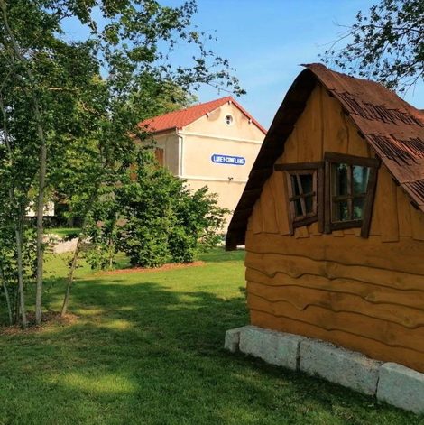 Gîte insolite La Gare de Lurey Conflans gîte et hébergements dans la Marne avec terrasse