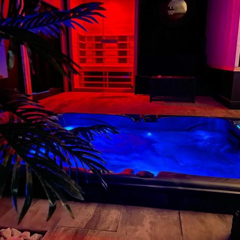 Loveroom La suite Grenoble spa jacuzzi et sauna privatif en Isère