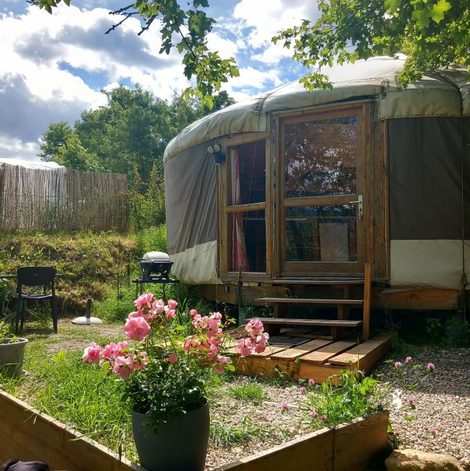 Yourte Le pérussier dans le Var avec terrasse