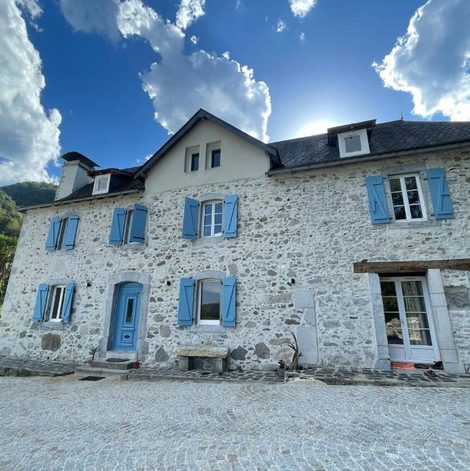 Gîte insolite Le Val Éveillé 4 étoiles dans les Pyrénées-Atlantiques avec terrasse