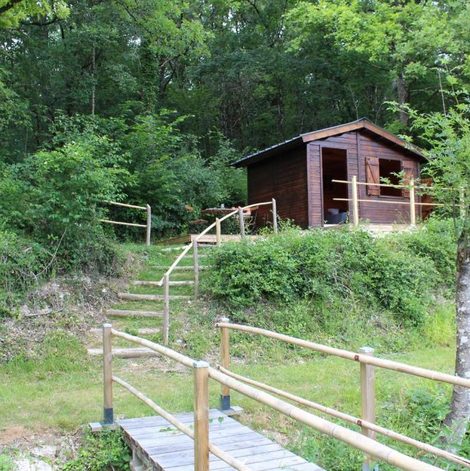 Gîte insolite Les Granges d'Antan - Le Refuge Forestier en Maine-et-Loire avec terrasse