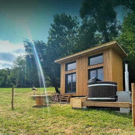 Tiny house Les Lodges de la Loue dans le Doubs avec spa privatif