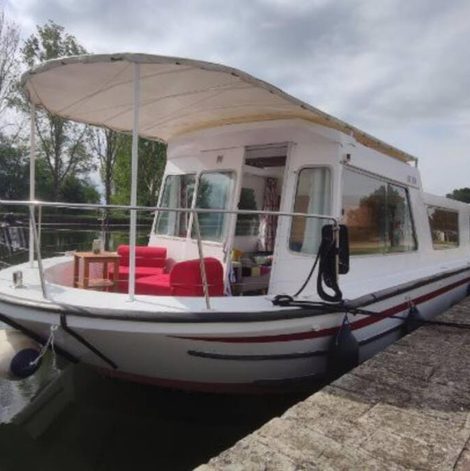 Bateau Libéllule péniche nuit insolite dans la Loire avec terrasse
