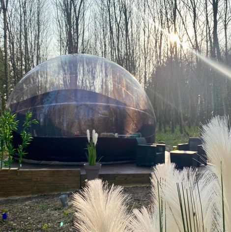 Bulle La Bubble Jungle dans le Finistère avec terrasse
