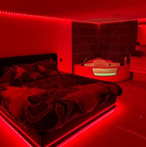 Loveroom Love room dans le Vaucluse avec spa privatif