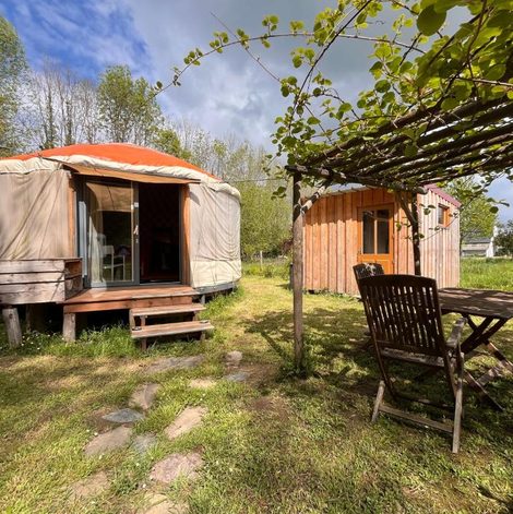 Yourte Ma Yourte au fond du jardin dans les Hautes-Pyrénées avec spa privatif