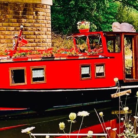 Bateau Magnifique péniche remorqueur à louer dans les Côtes-d’Armor avec terrasse