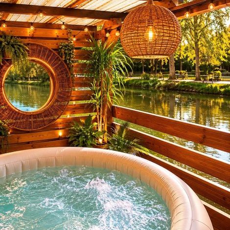 Bateau Péniche Chaleureuse avec jacuzzi Toulouse centre en Haute-Garonne avec terrasse