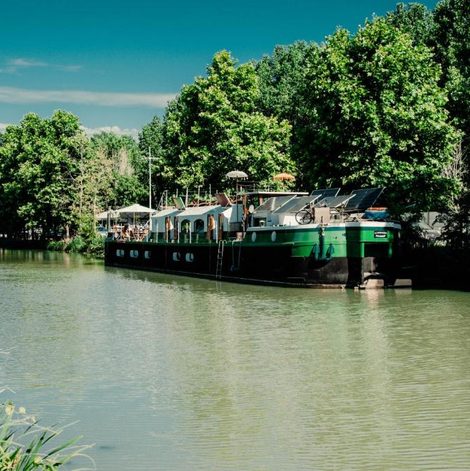 Bateau Péniche La Messagère dans l’Hérault avec terrasse
