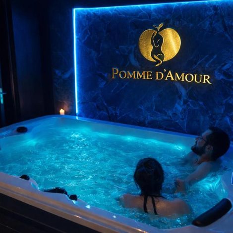 Loveroom Pomme d'amour SPA suite haut de game dans le Pas-de-Calais