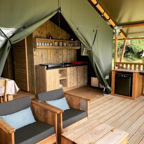 Tente Safari tent lodges with a beautiful view at dans le Lot avec piscine