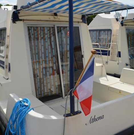 Bateau Triton 860 Fly à Pontailler-sur-Saône en Côte-d’Or