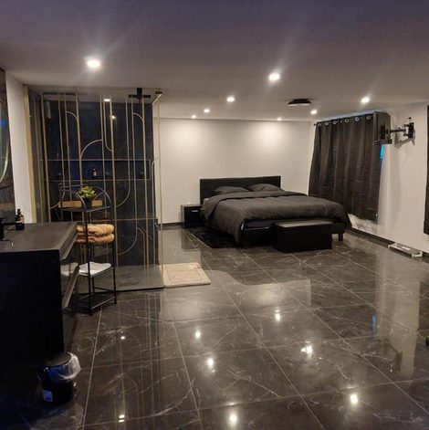 Loveroom Suite Privée Deluxe O'Palawan Gold TOURCOING dans le Nord avec spa privatif