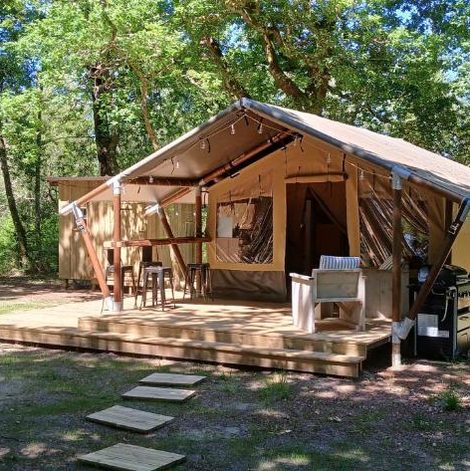 Tente Lodge dans les Landes avec terrasse