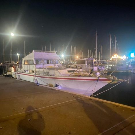 Bateau vacances de rêve sur les vagues dans l’Aude avec spa privatif