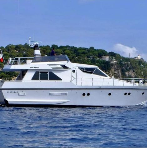 Bateau Yacht Charter Nice Cannes Antibes dans les Alpes-Maritimes avec spa privatif