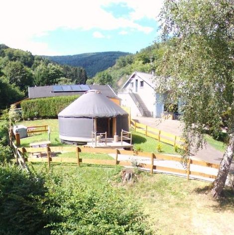 Yourte des Verts Bois dans le Haut-Rhin avec terrasse